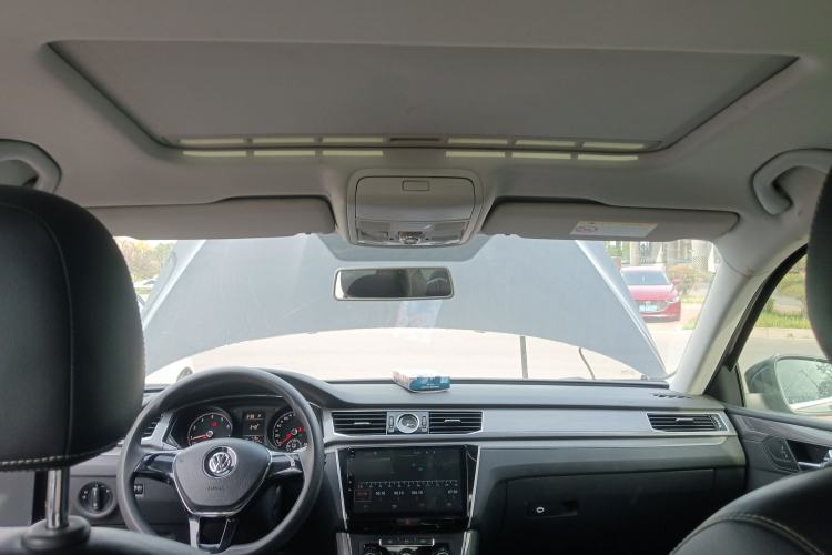 Used Volkswagen Passat 2017 330TSI DSG Luxury Edition Headliner