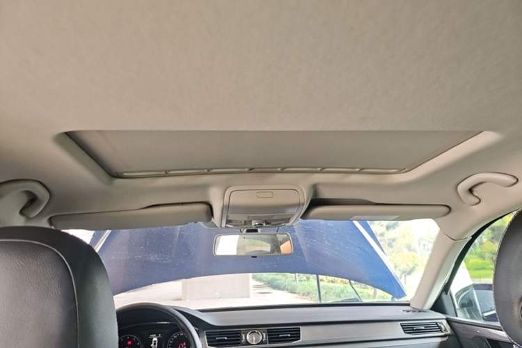 Used Volkswagen Passat 2017 330TSI DSG Luxury Edition Headliner