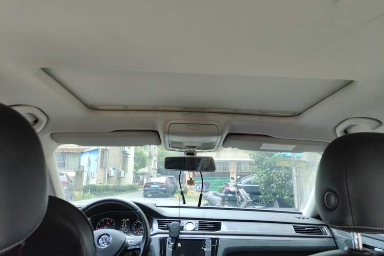 Used Volkswagen Passat 2017 330TSI DSG Luxury Edition Headliner