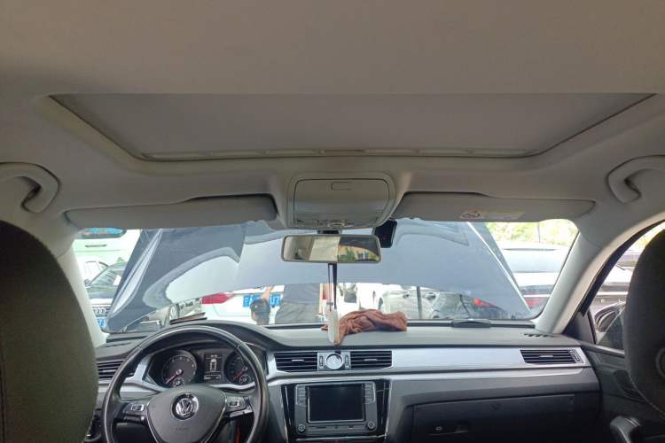 Used Volkswagen Passat 2017 330TSI DSG Luxury Edition Headliner