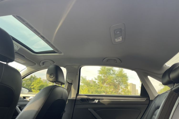 Used Volkswagen Passat 2017 330TSI DSG Luxury Edition Headliner