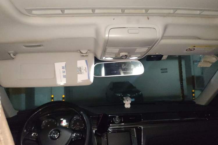 Used Volkswagen Passat 2017 330TSI DSG Luxury Edition Headliner