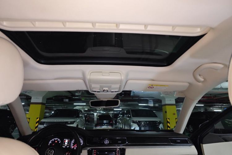 Used Volkswagen Passat 2017 330TSI DSG Luxury Edition Headliner