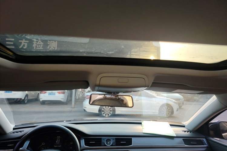 Used Volkswagen Passat 2017 330TSI DSG Luxury Edition Headliner