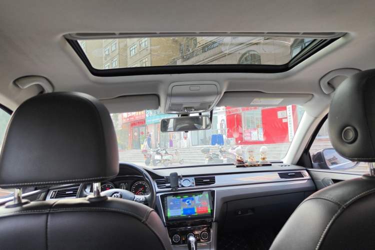 Used Volkswagen Passat 2017 330TSI DSG Luxury Edition Headliner
