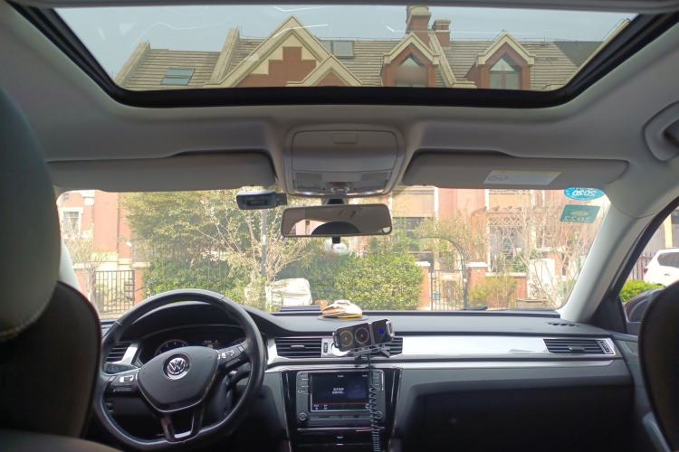 Used Volkswagen Passat 2017 330TSI DSG Luxury Edition Headliner