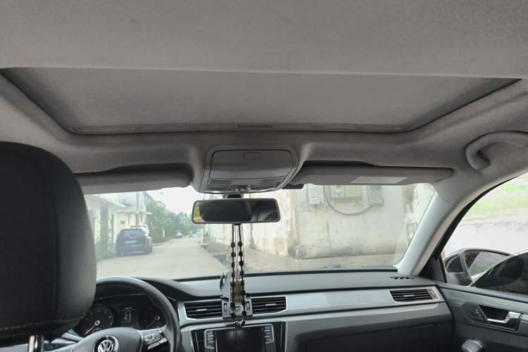 Used Volkswagen Passat 2017 330TSI DSG Luxury Edition Headliner