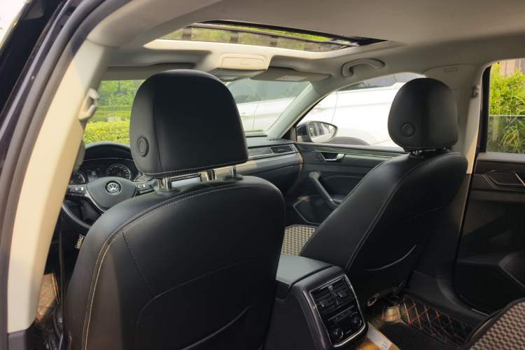 Used Volkswagen Passat 2017 330TSI DSG Prestige Edition Headliner