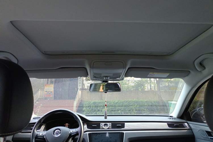 Used Volkswagen Passat 2017 330TSI DSG Luxury Edition Headliner