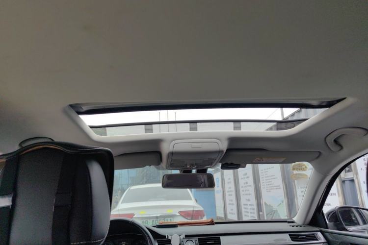 Used Volkswagen Passat 2017 330TSI DSG Luxury Edition Headliner