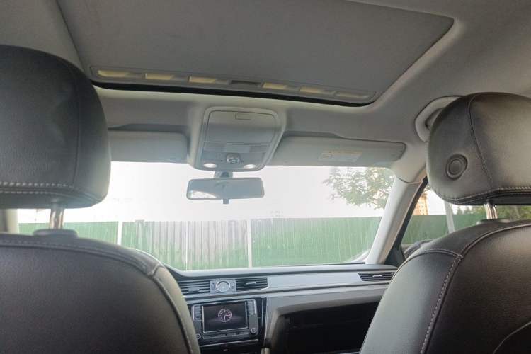 Used Volkswagen Passat 2017 330TSI DSG Luxury Edition Headliner