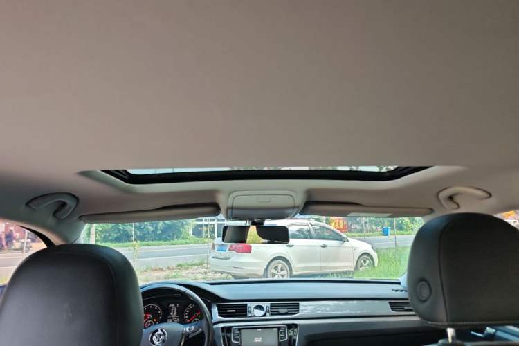 Used Volkswagen Passat 2017 330TSI DSG Luxury Edition Headliner