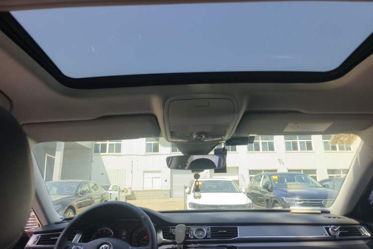 Used Volkswagen Passat 2017 330TSI DSG Luxury Edition Headliner