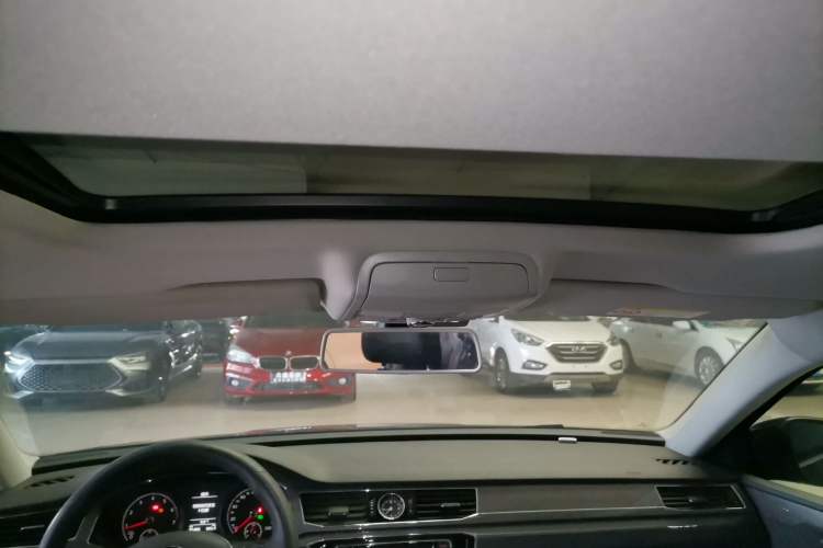 Used Volkswagen Passat 2017 330TSI DSG Luxury Edition Headliner
