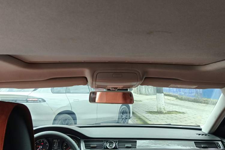 Used Volkswagen Passat 2017 330TSI DSG Luxury Edition Headliner