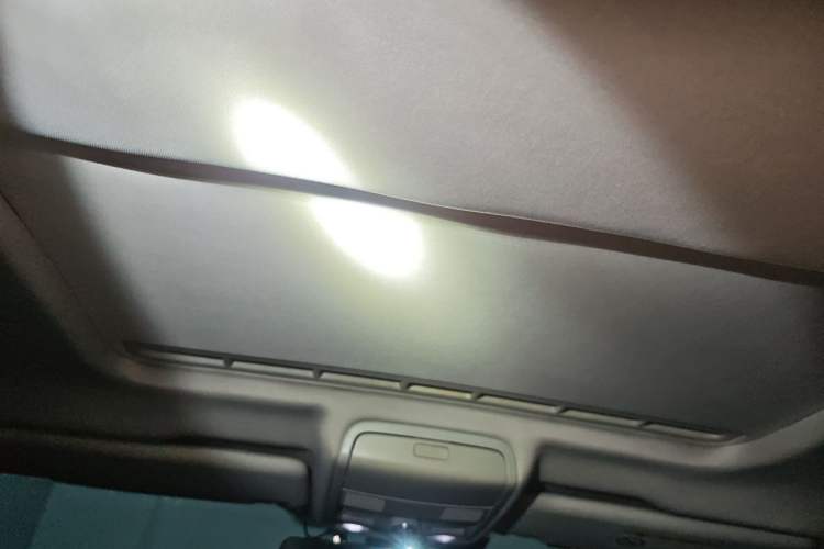 Used Volkswagen Passat 2017 330TSI DSG Luxury Edition Headliner