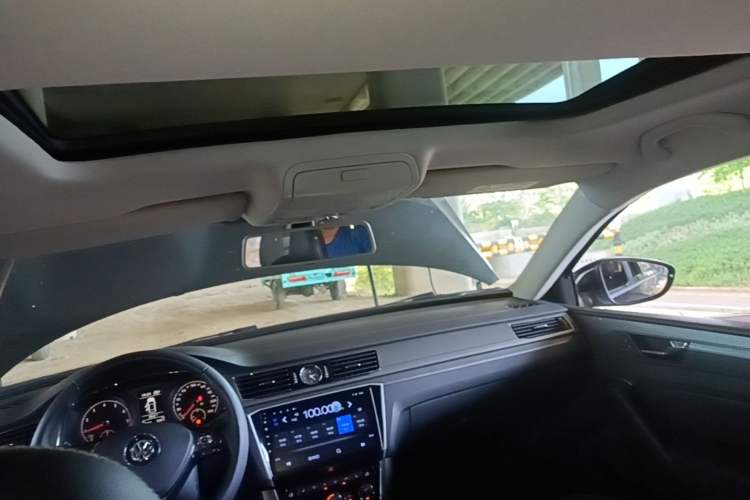 Used Volkswagen Passat 2017 330TSI DSG Luxury Edition Headliner