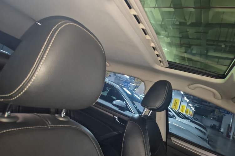 Used Volkswagen Passat 2017 330TSI DSG Luxury Edition Headliner