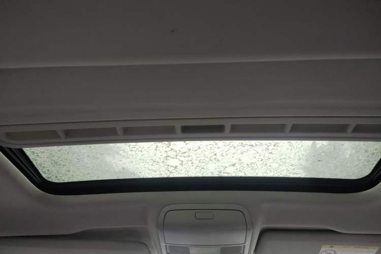 Used Volkswagen Passat 2017 330TSI DSG Luxury Edition Headliner
