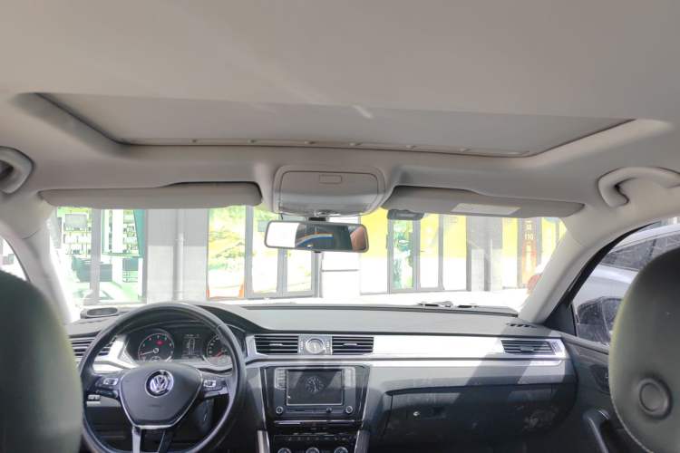 Used Volkswagen Passat 2017 330TSI DSG Luxury Edition Headliner