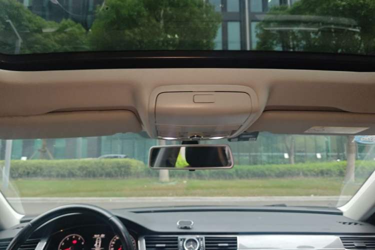 Used Volkswagen Passat 2017 330TSI DSG Luxury Edition Headliner