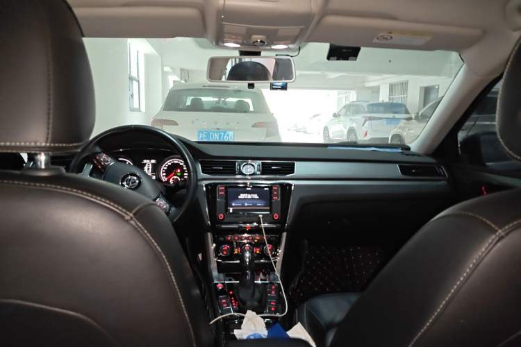 Used Volkswagen Passat 2017 330TSI DSG Luxury Edition Headliner