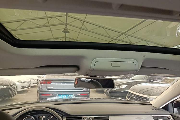 Used Volkswagen Passat 2017 330TSI DSG Luxury Edition Headliner
