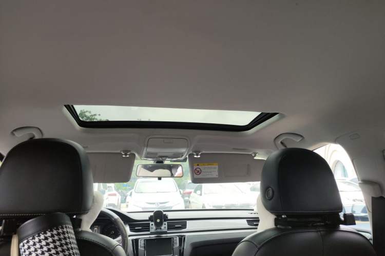 Used Volkswagen Passat 2017 280TSI DSG Luxury Edition Headliner