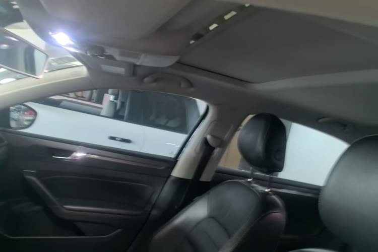 Used Volkswagen Passat 2017 330TSI DSG Luxury Edition Headliner