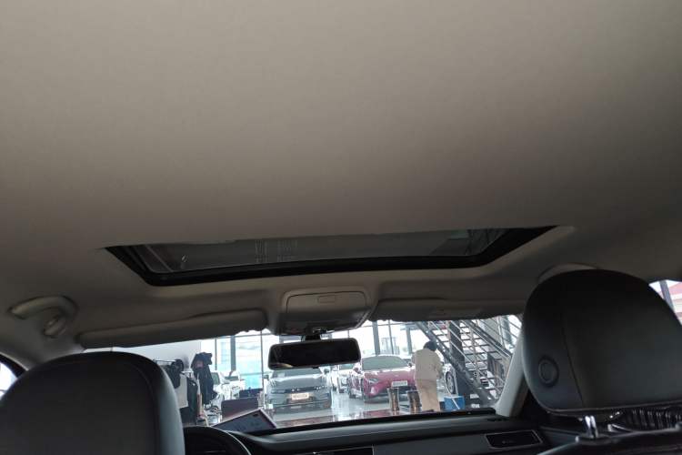 Used Volkswagen Passat 2017 330TSI DSG Luxury Edition Headliner