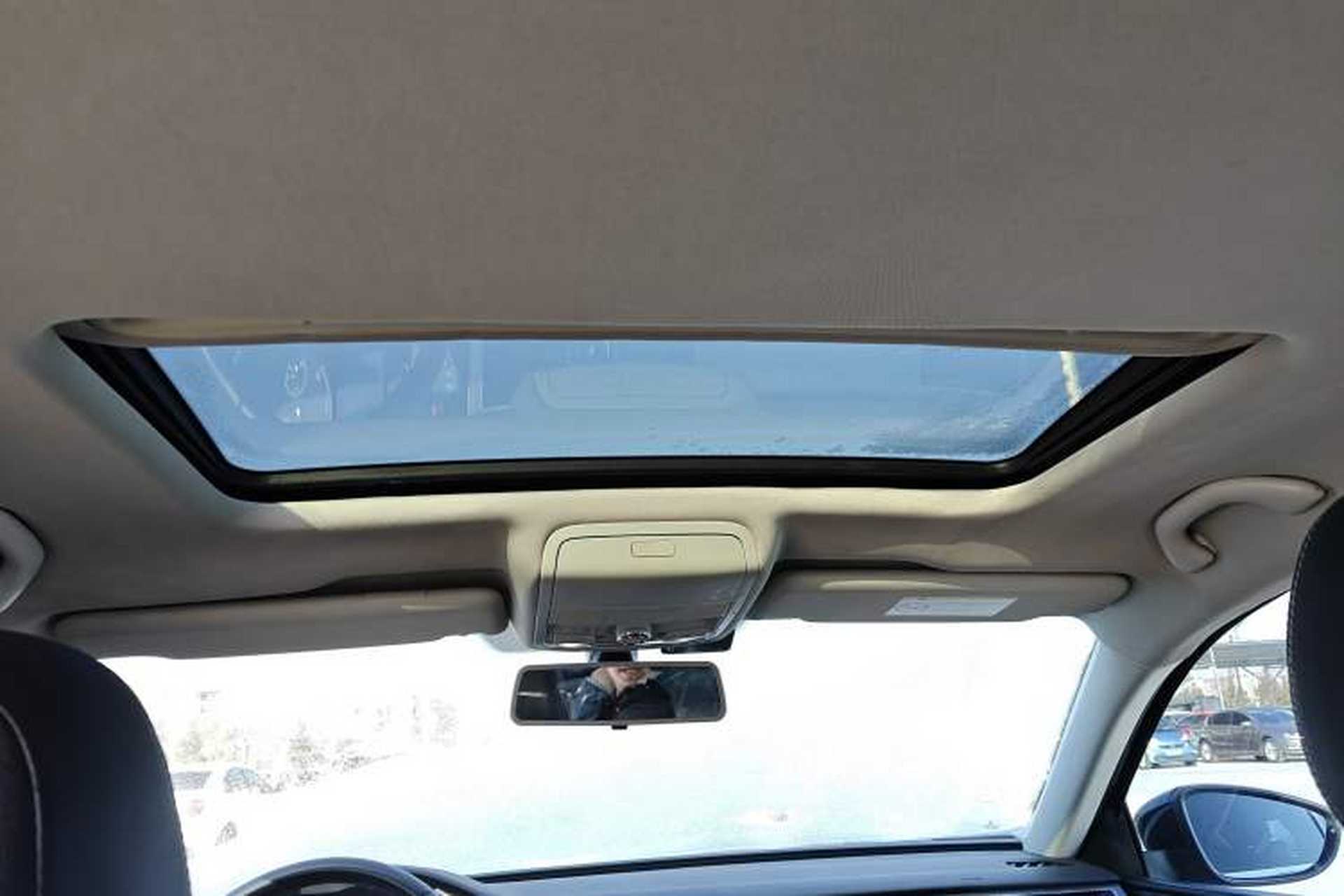 Used Volkswagen Passat 2017 330TSI DSG Luxury Edition Headliner