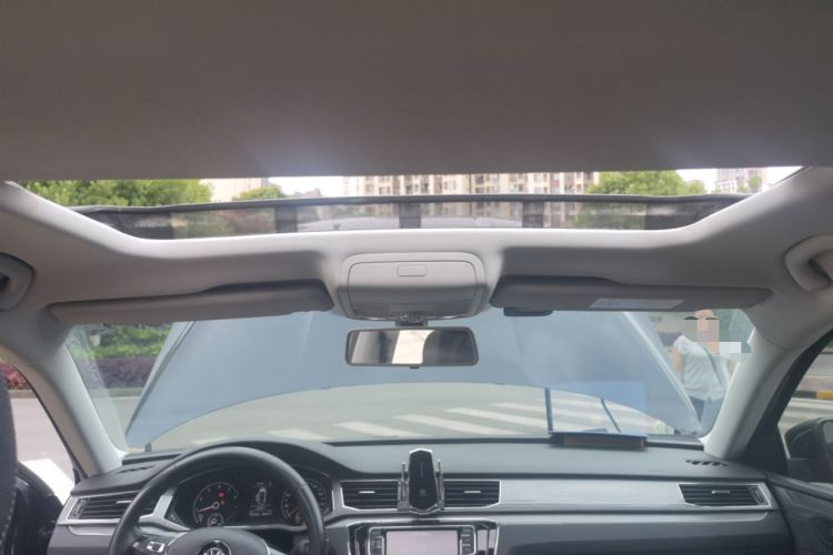 Used Volkswagen Passat 2017 330TSI DSG Luxury Edition Headliner