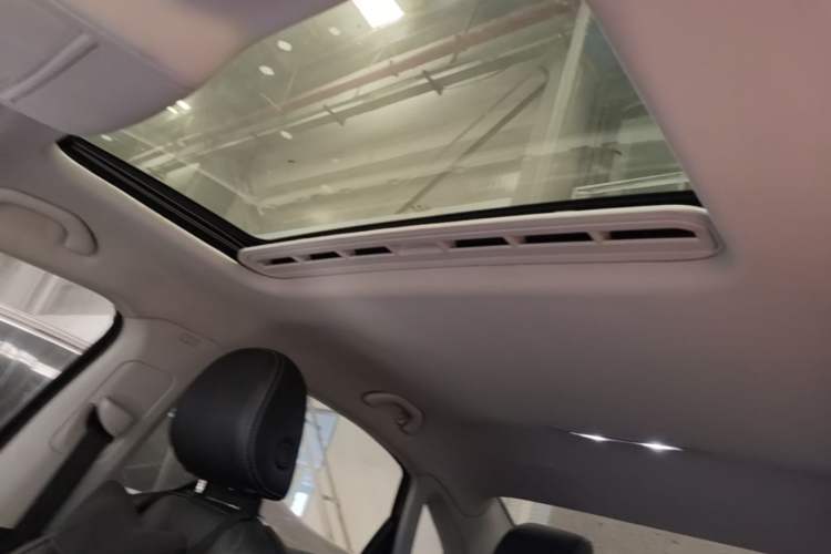 Used Volkswagen Passat 2017 330TSI DSG Luxury Edition Headliner