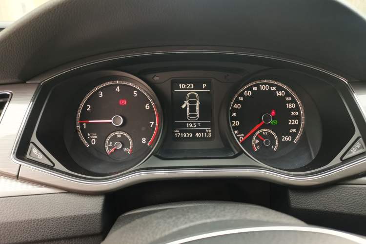 Used Volkswagen Passat 2017 330TSI DSG Luxury Edition Instrument Cluster