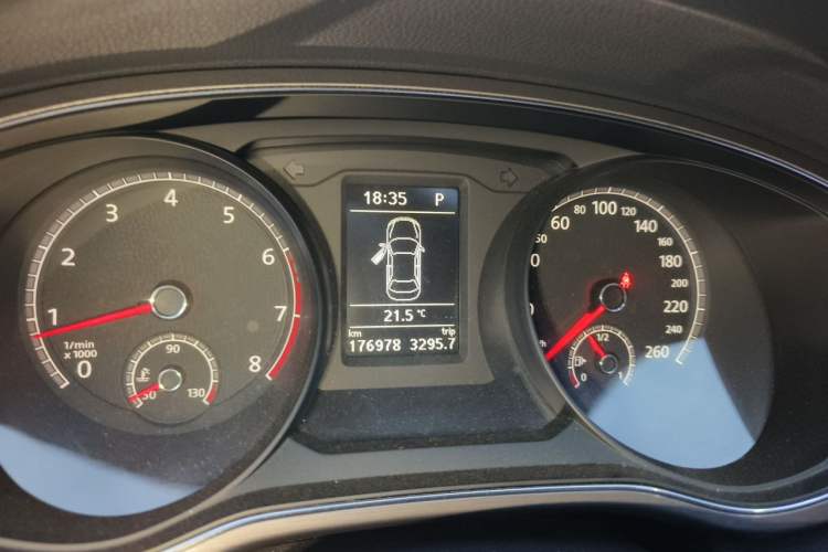 Used Volkswagen Passat 2017 330TSI DSG Luxury Edition Instrument Cluster
