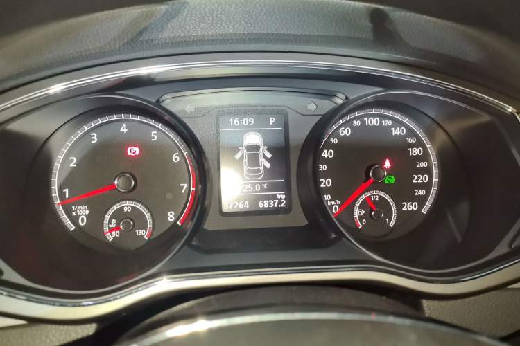 Used Volkswagen Passat 2017 330TSI DSG Luxury Edition Instrument Cluster