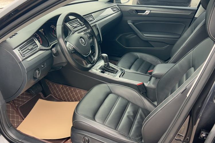 Used Volkswagen Passat 2017 330TSI DSG Luxury Edition Interior 1