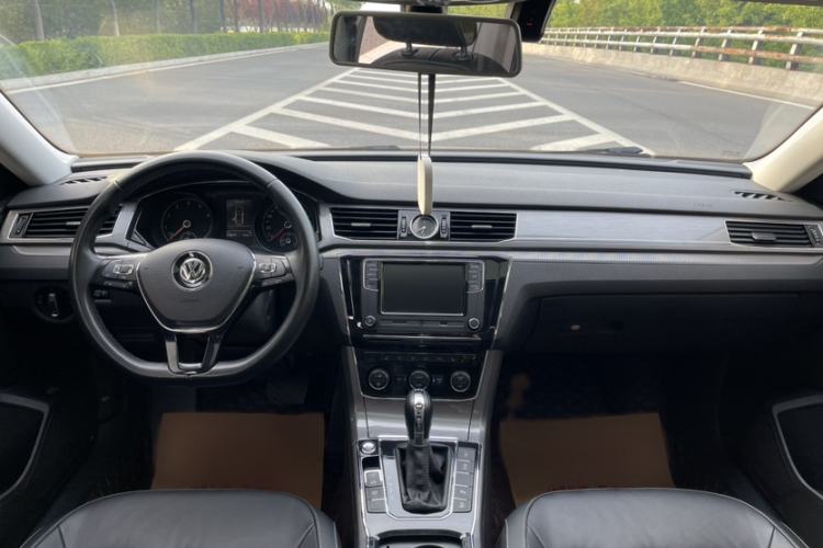 Used Volkswagen Passat 2017 330TSI DSG Luxury Edition Interior 1