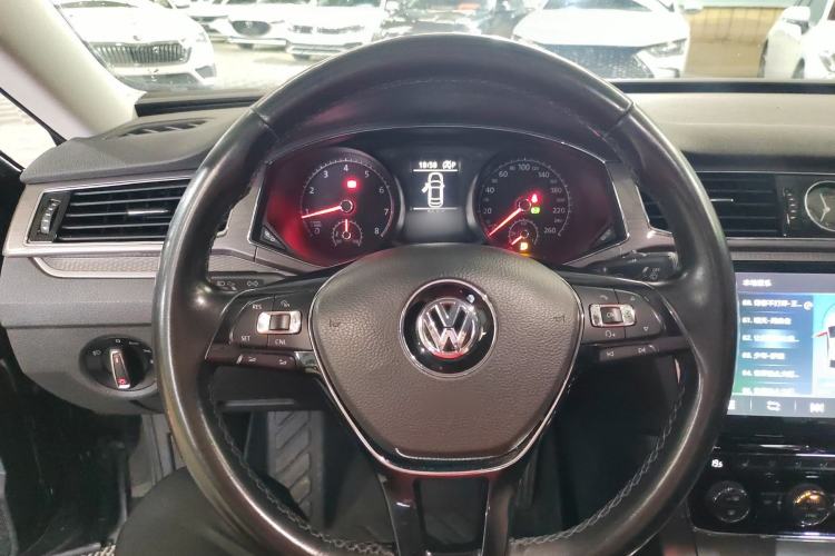 Used Volkswagen Passat 2017 330TSI DSG Luxury Edition Interior 1