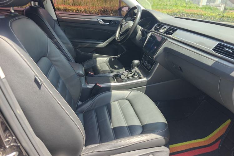 Used Volkswagen Passat 2017 330TSI DSG Luxury Edition Interior 1