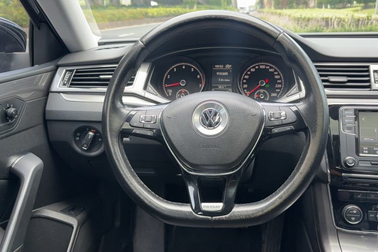Used Volkswagen Passat 2017 330TSI DSG Luxury Edition Interior 1