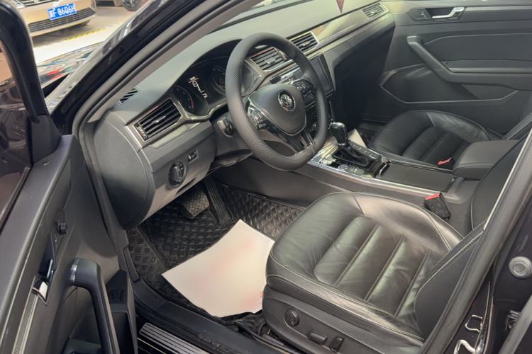 Used Volkswagen Passat 2017 330TSI DSG Luxury Edition Interior 1