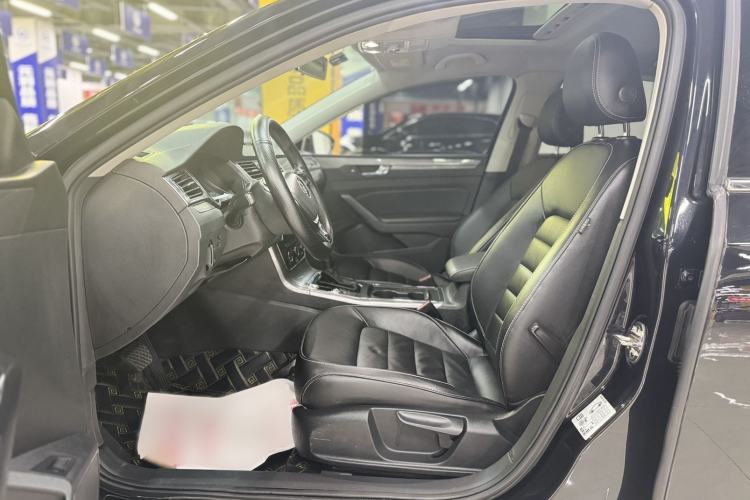 Used Volkswagen Passat 2017 280TSI DSG Luxury Edition Interior 1