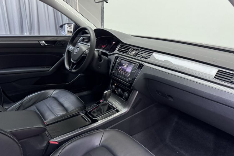Used Volkswagen Passat 2017 330TSI DSG Luxury Edition Interior 1