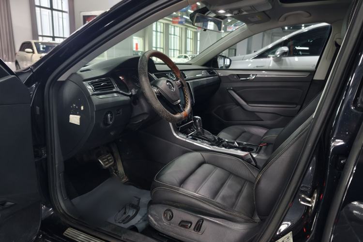 Used Volkswagen Passat 2017 330TSI DSG Luxury Edition Interior 1
