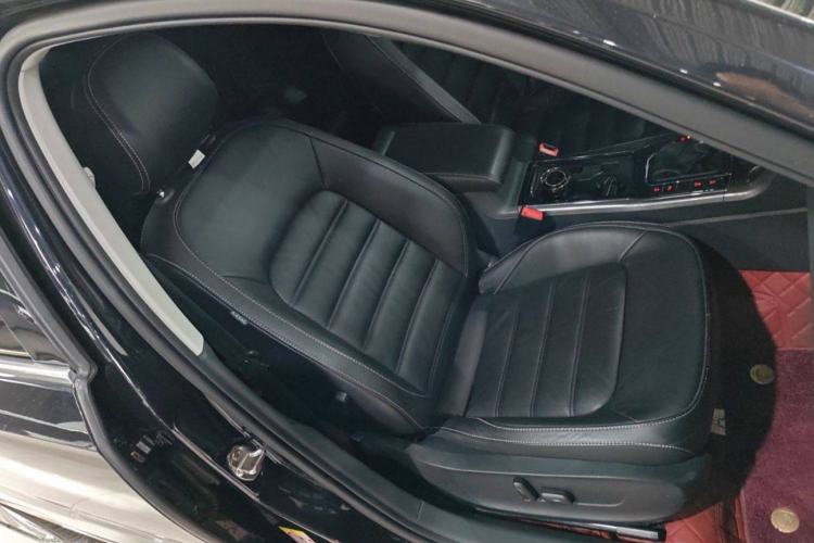 Used Volkswagen Passat 2017 330TSI DSG Luxury Edition Interior 11