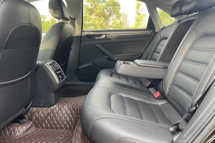 Used Volkswagen Passat 2017 330TSI DSG Luxury Edition Interior 2