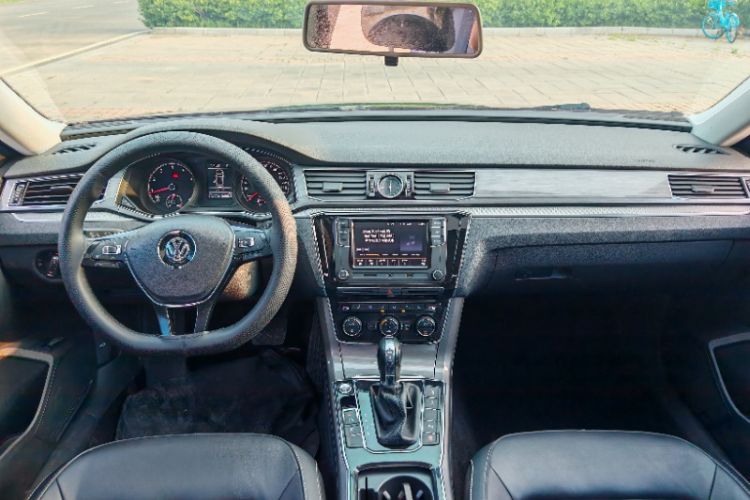 Used Volkswagen Passat 2017 330TSI DSG Luxury Edition Interior 2
