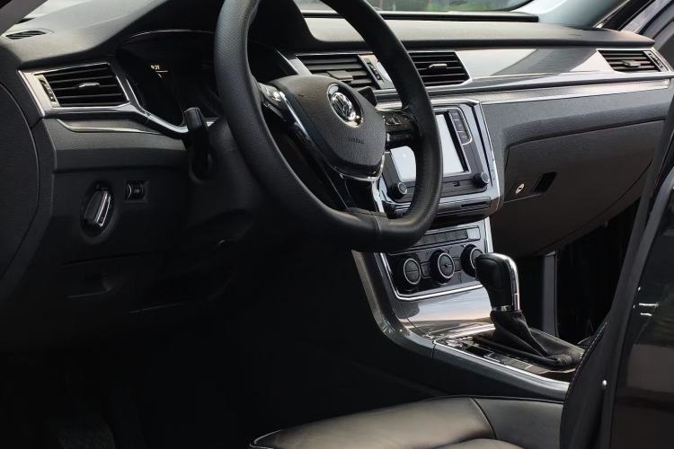Used Volkswagen Passat 2017 330TSI DSG Luxury Edition Interior 2