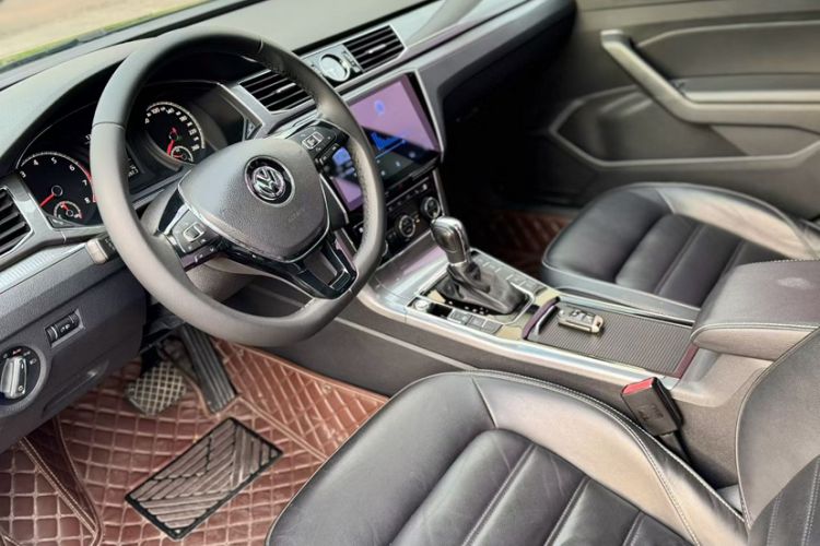Used Volkswagen Passat 2017 330TSI DSG Luxury Edition Interior 2